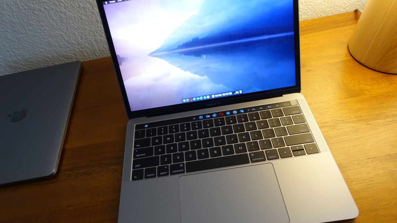 Nye MacBook Pro er en veldig bra bærbar, men man betaler i overkant for Touch Bar og MacOS.
