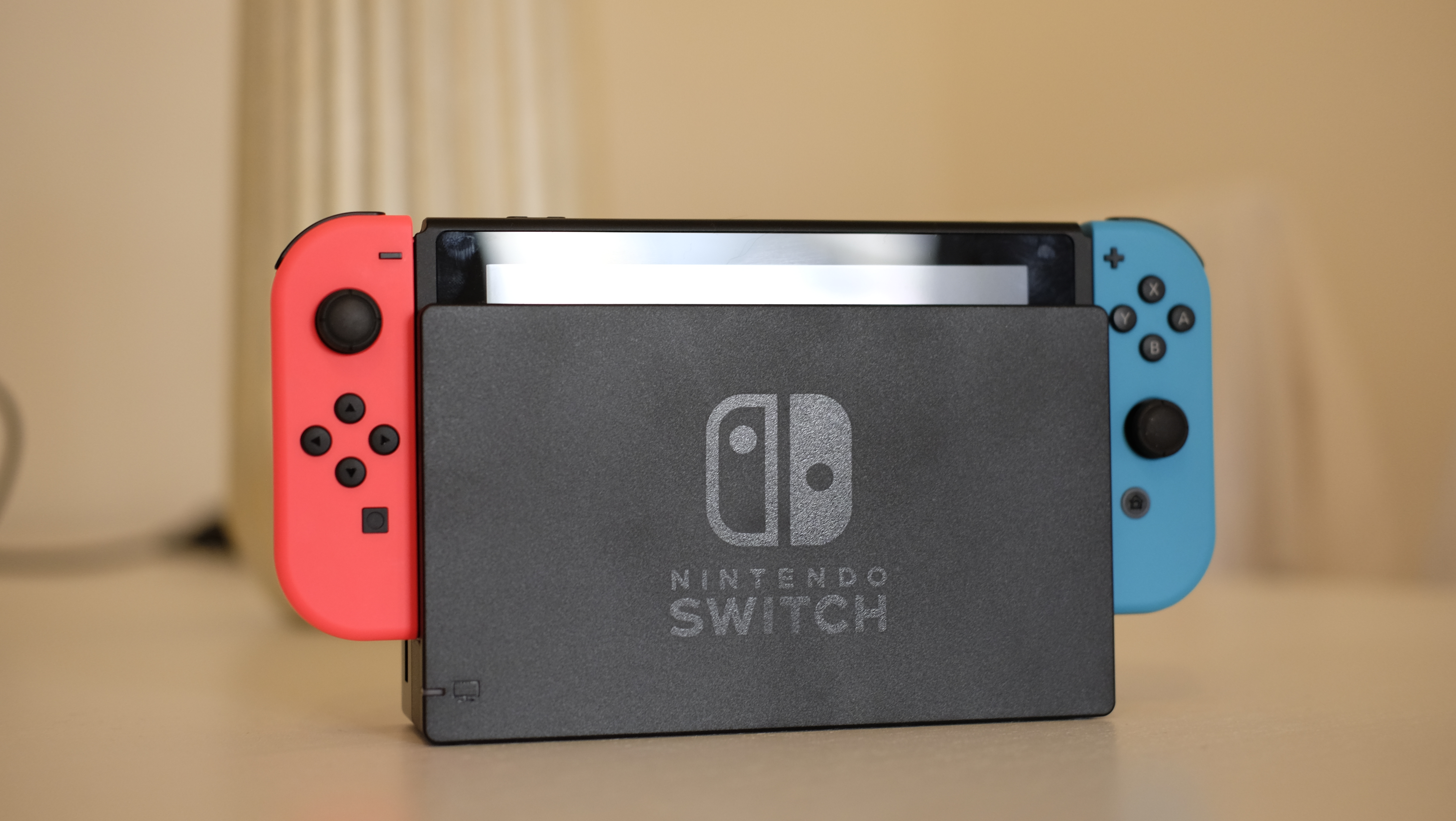 Å sette Switch i dokken er så enkelt som det får blitt.