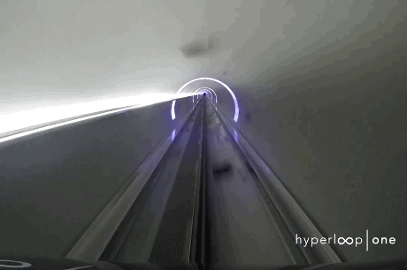 Her setter Hyperloop-toget fartsrekord.