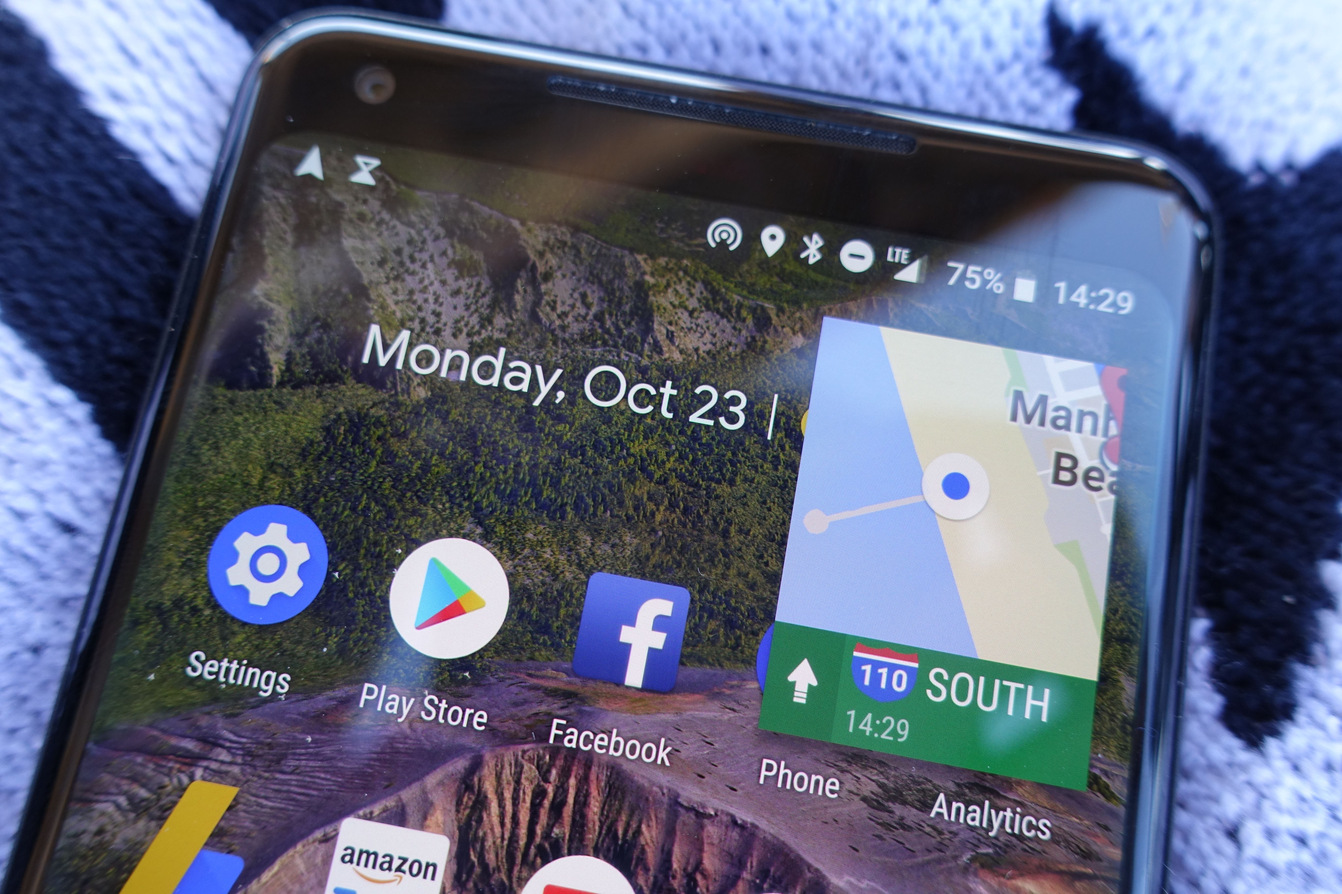 Android 8 sørger for automatisk å gjøre aktive apper, som har støtten, små når du trykker på hjemknappen.