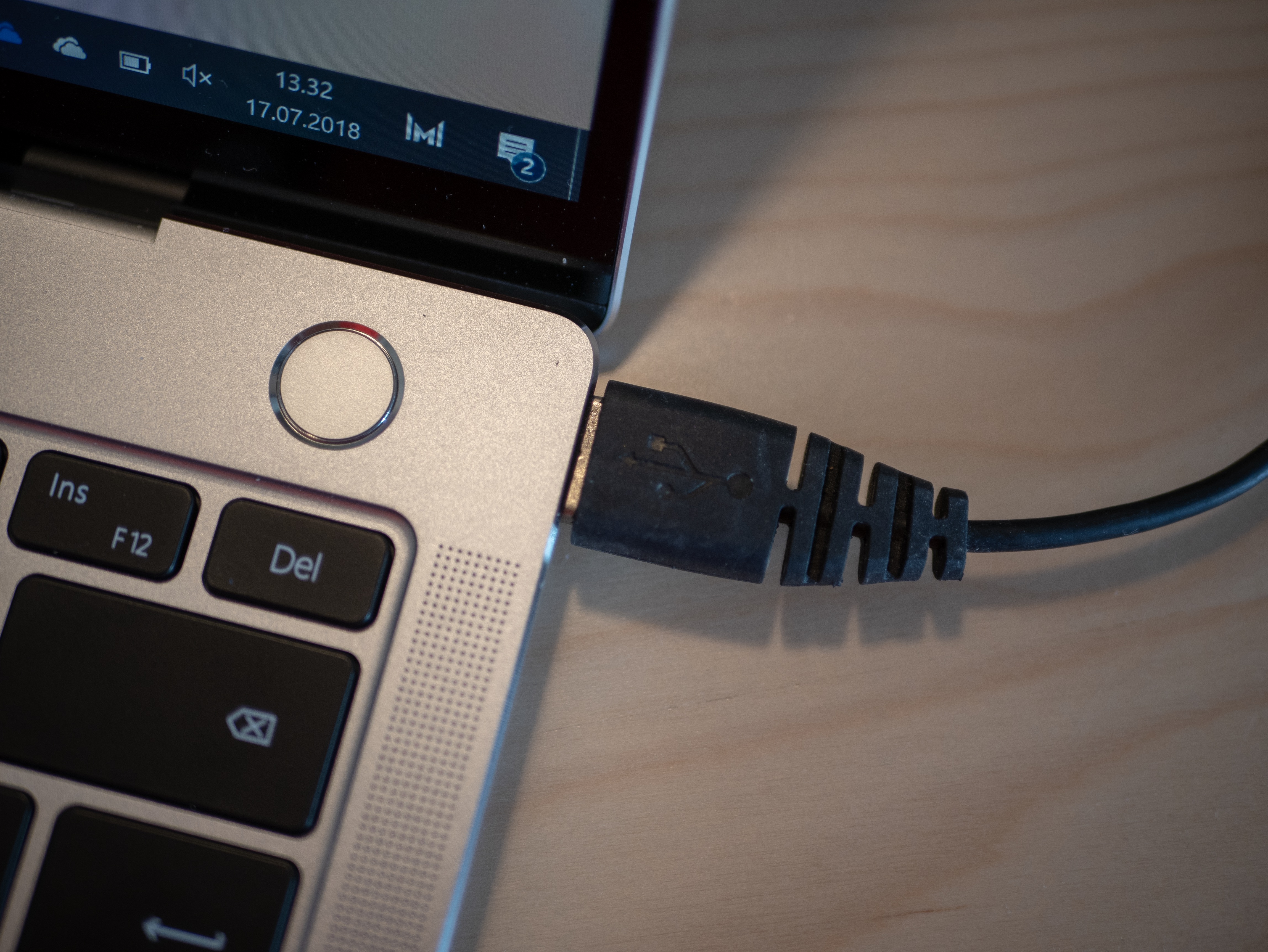 Huawei har gjort plass til en standard USB-kontakt.