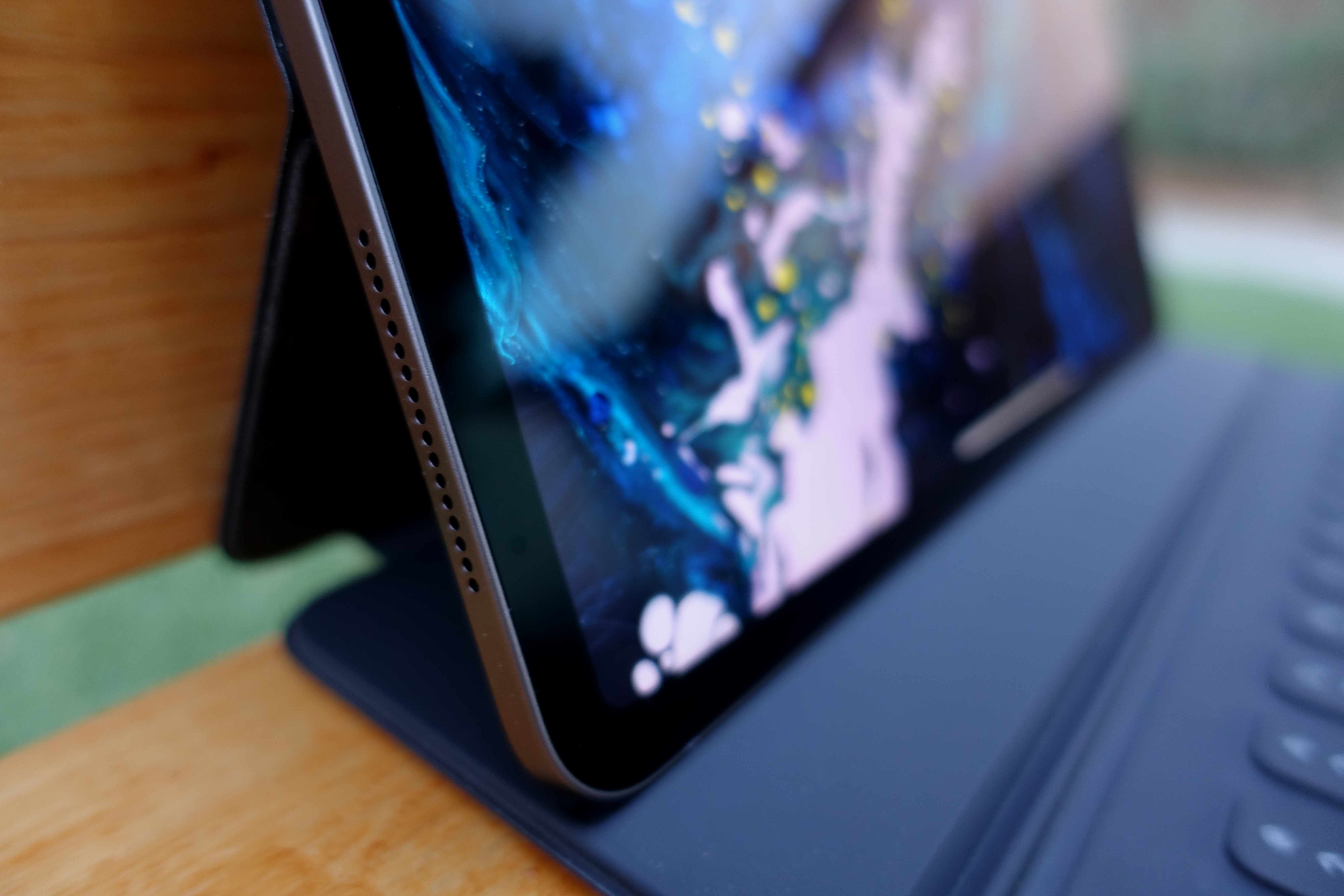 iPad har Apples ikoniske designspråk i seg, men er likevel ganske unik. Vi håper å se mer av dette.