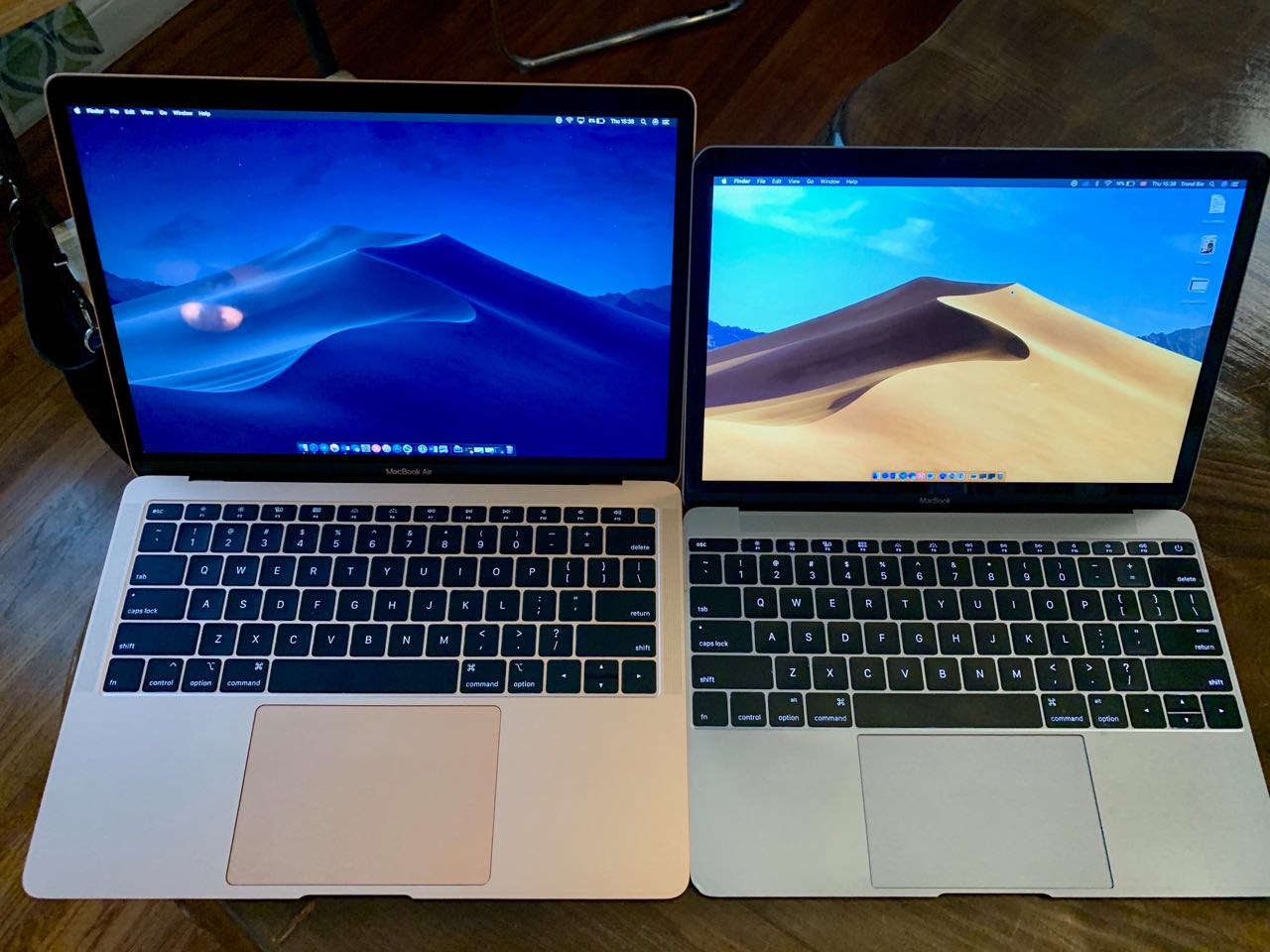 MacBook Air 2018 og MacBook 12 2015.