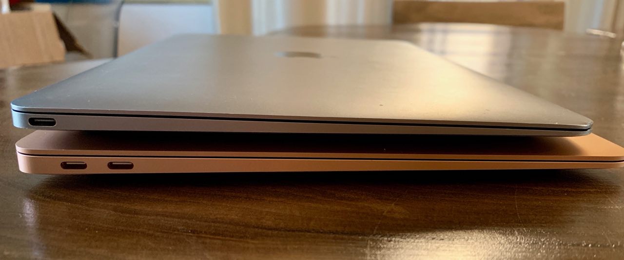 MacBook Air 2018 og MacBook 12 2015.