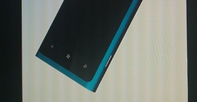 Dette kan være en av Nokias første Windows Phone-mobiler, 703.