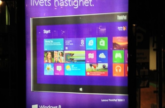 Reklame på Aker Brygge for Lenovos Windows 8-nettbrett ThinkPad Tablet 2.