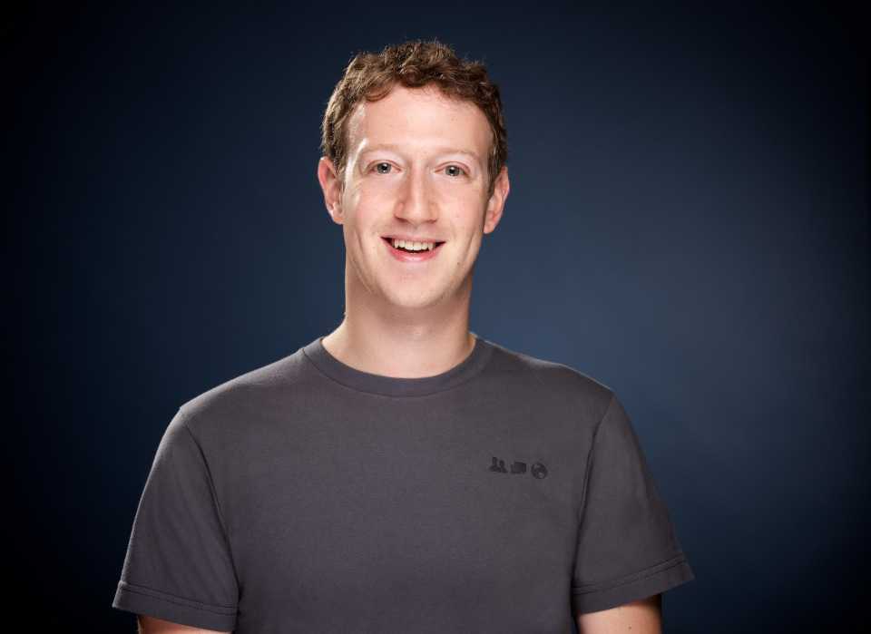 Toppsjefen i Facebook, Mark Zuckerberg, håper å ha alle på nett i 2020.