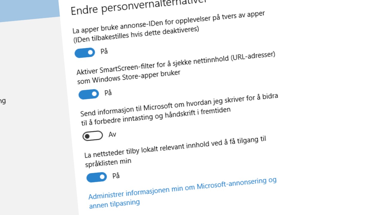 Windows 10 følger med på bruken din, men kun for å gjøre opplevelsen bedre for alle, ifølge WIndows-sjefen. Windows 10 serverer dessuten reklame i flere av Microsofts egne apper, og OS-et blir delt til andre maskiner på nettet fra din maskin om du ikke deaktiverer dette.