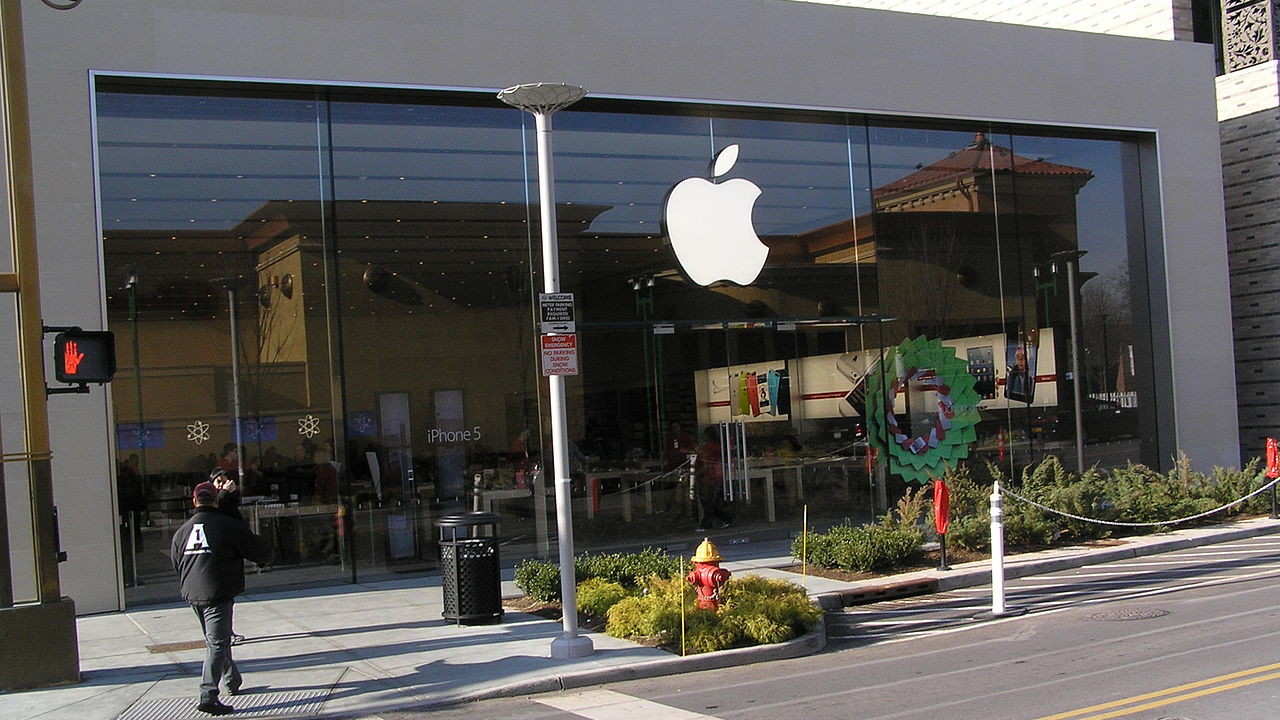Apple sjekker sekkene til butikkansatte to ganger daglig.
