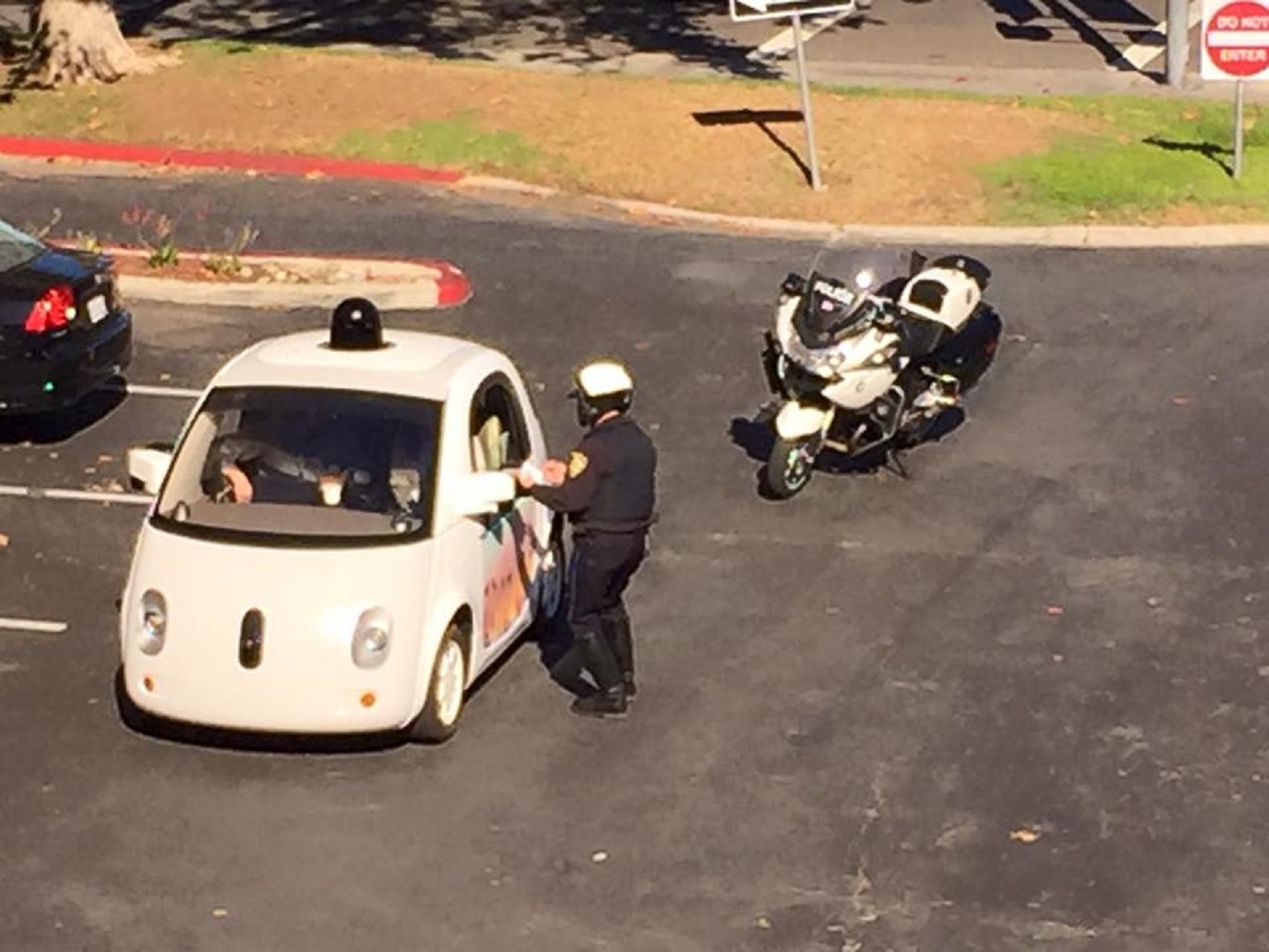 Her blir Google-bilen stanset av politiet.