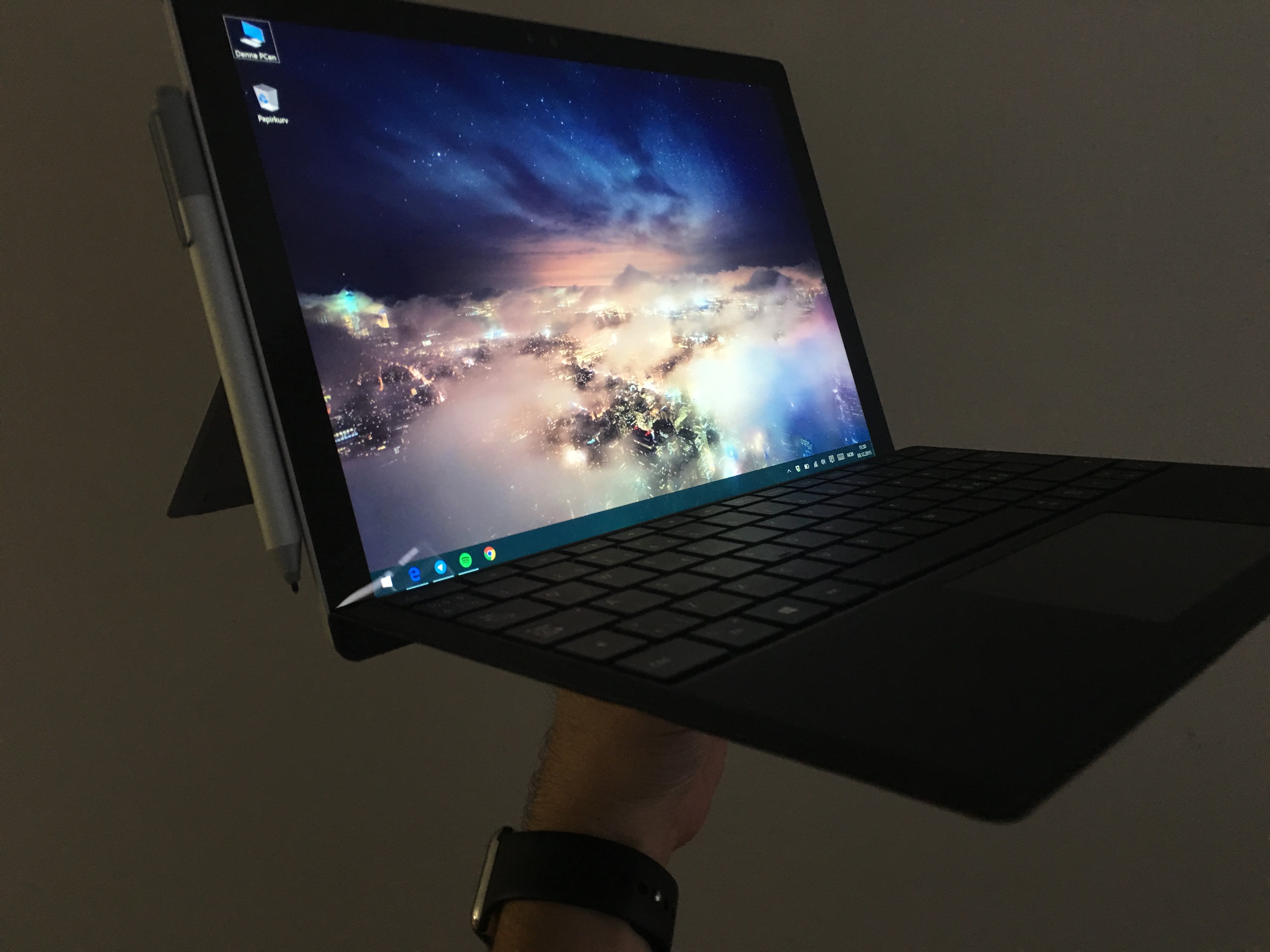 Surface Pro 4 hadde vært kongen av hybrider og bærbare hadde den bare hatt fem timer bedre batterlievetid. Likevel er dette et svært godt produkt - det sier mye om potensialet.