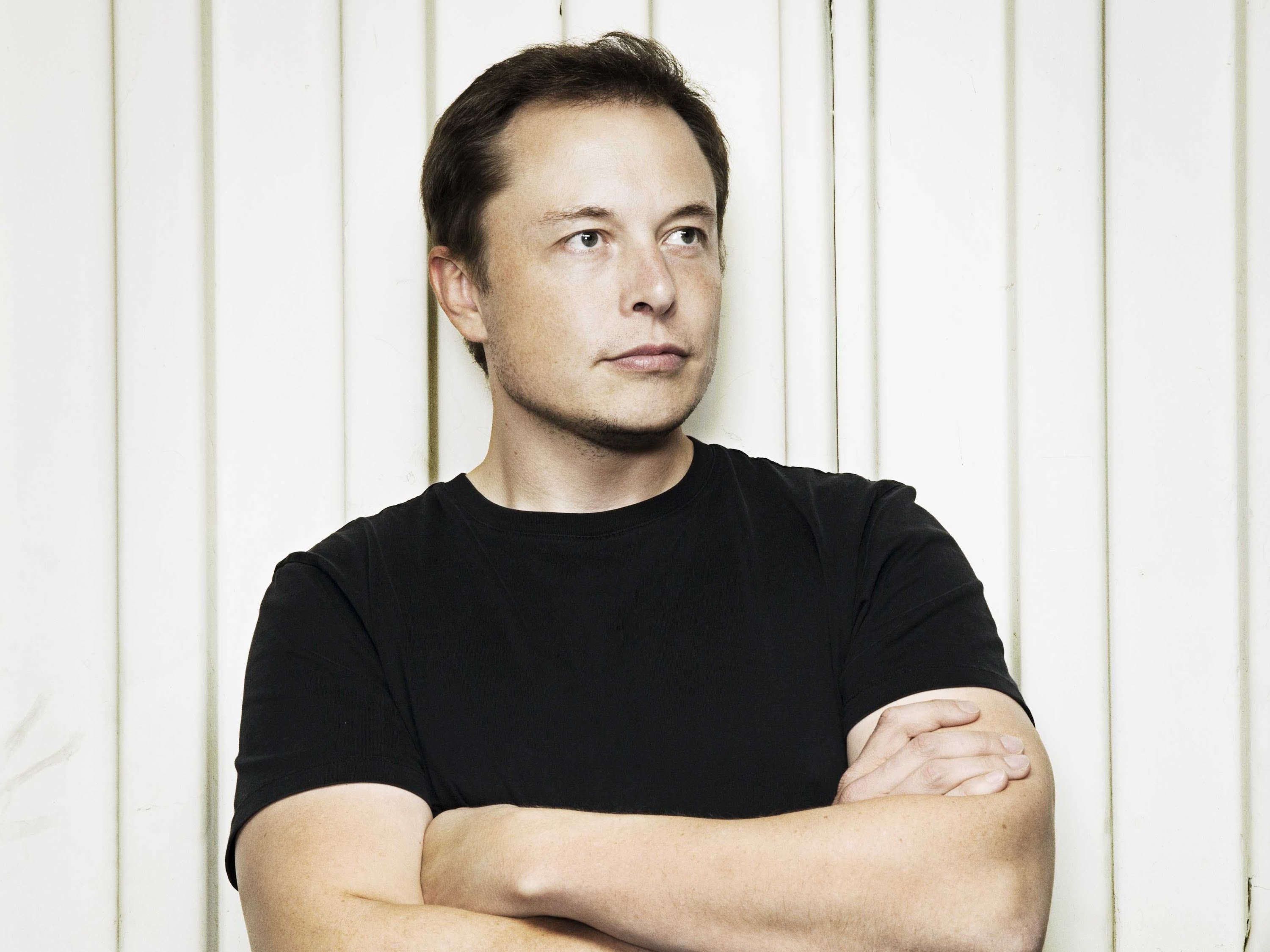 Elon Musk fortsetter sitt arbeid med å styre Kunstig Intelligens i en positiv retning.