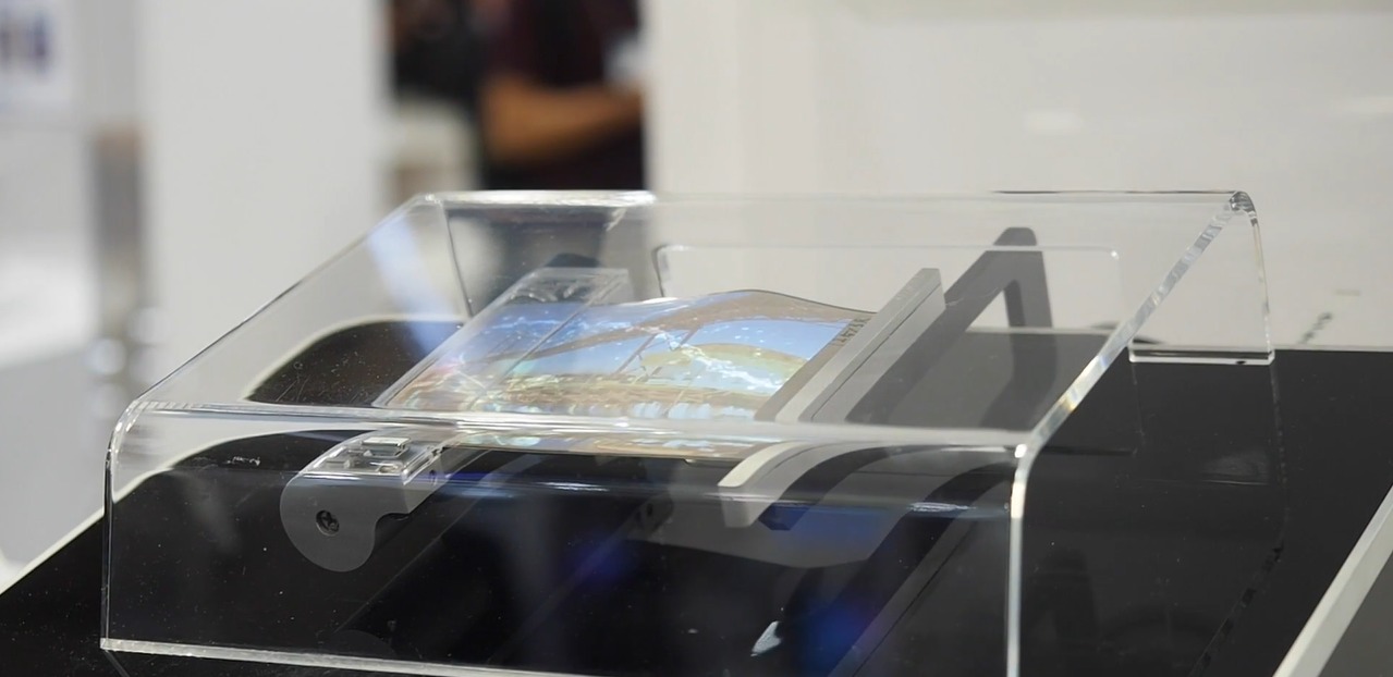 Samsung viser frem en prototype av det rullbare skjermkonseptet.