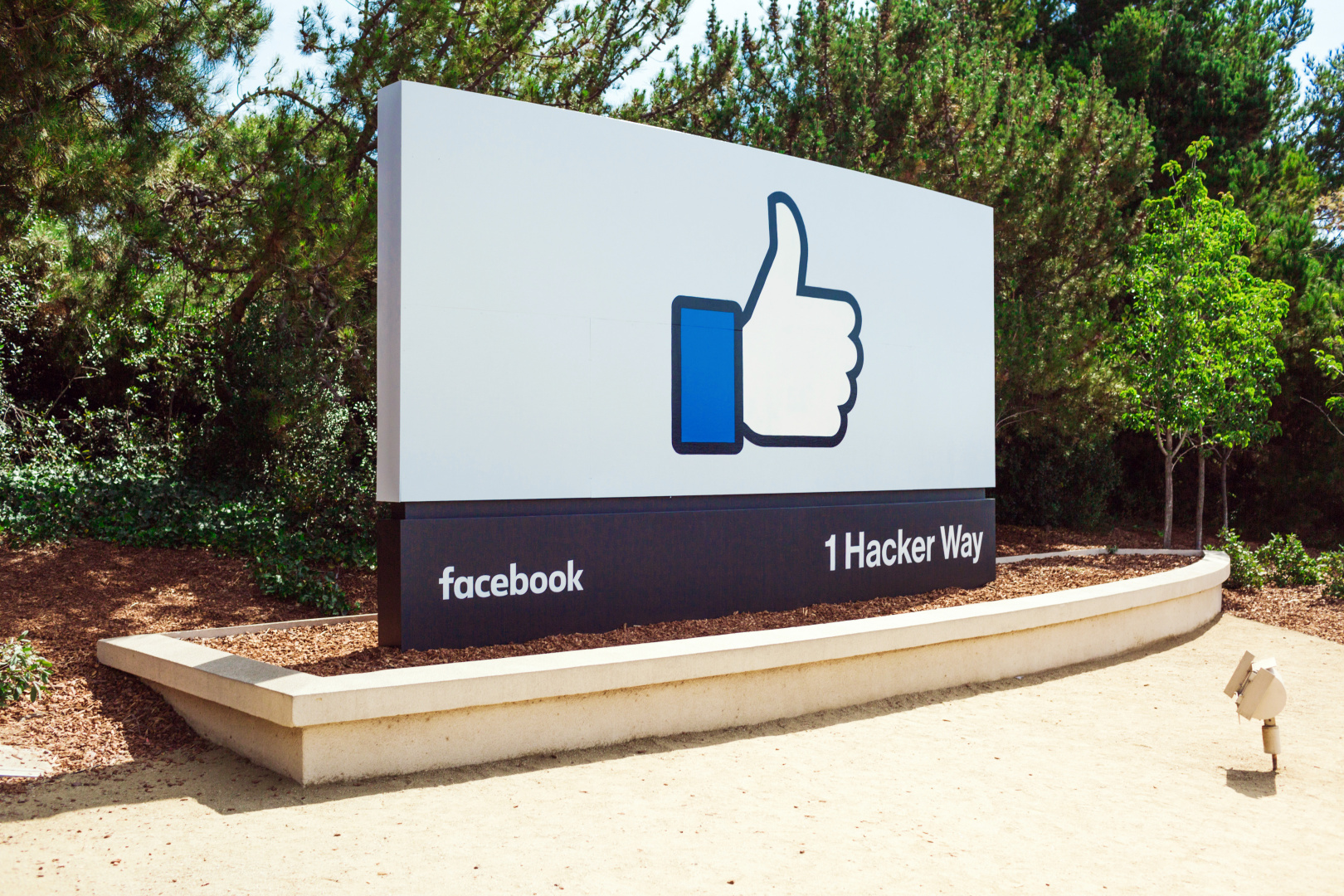 Tidligere ansatte hevder Facebook siler ut konservative nyheter.