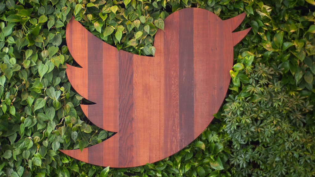 Twitter har stengt flere kontoer, men hevder at de ikke er blitt hacket.