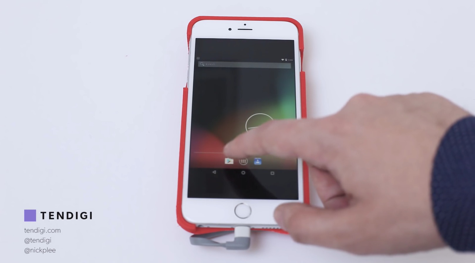 Her viser Nick Lee hvordan Android kjører på en iPhone.