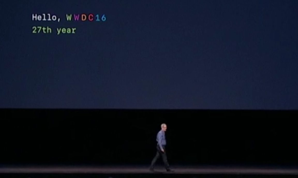 Tim Cook på scenen under WWDC 2016. Selskapet snakket om større iOS 10 og MacOS-endringer, blant annet kommunikasjon og Siri, men det er langt fra alt - det kommer et helt nytt filsystem til samtlige Apple-enheter.
