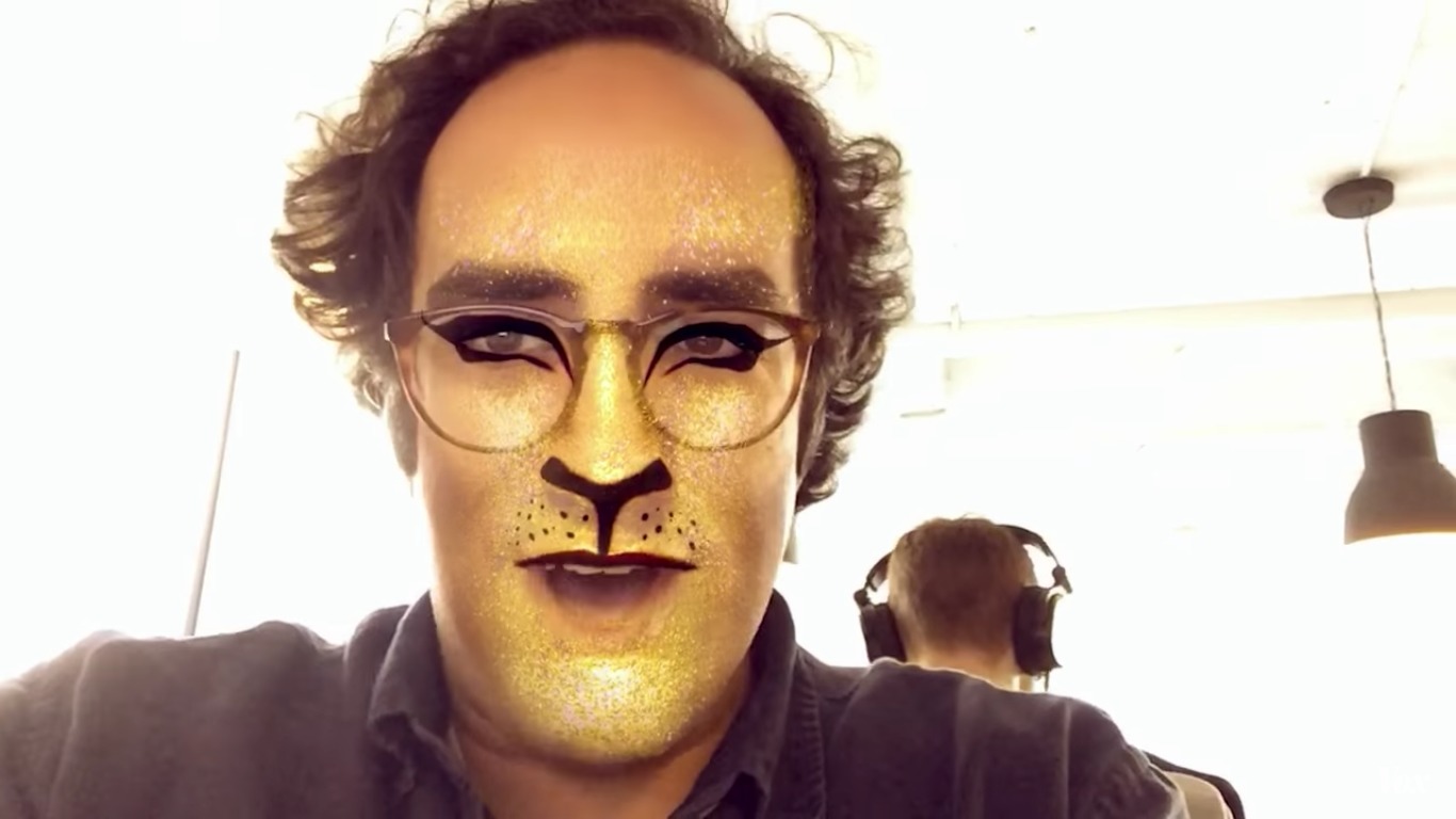 Snapchat kaller de linser, men de er kjent som filter. Bli en katt eller en zombie.