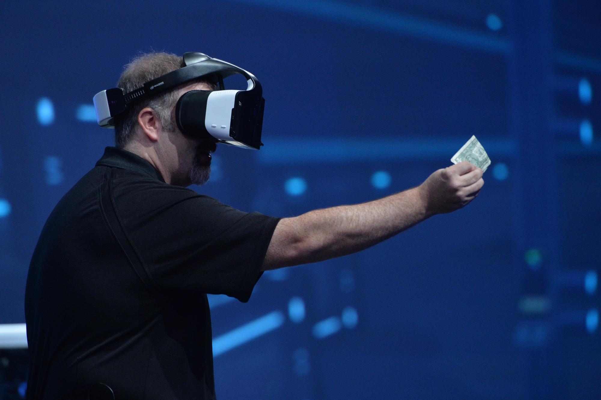Intels Craig Raymond demonstrerer Project Alloy VR.