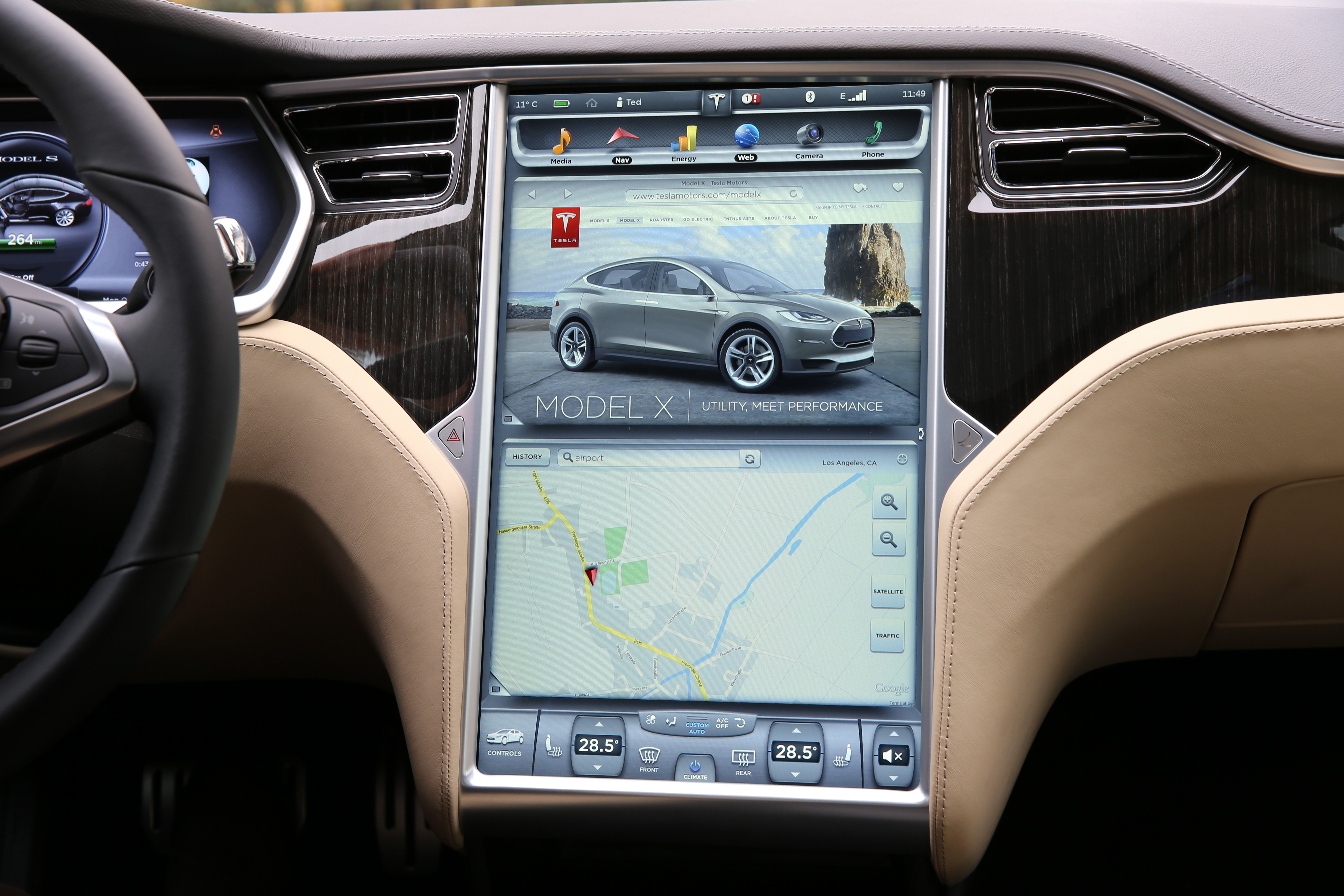 Forskere hevder de kan lure autopiloten som sitter i Tesla.