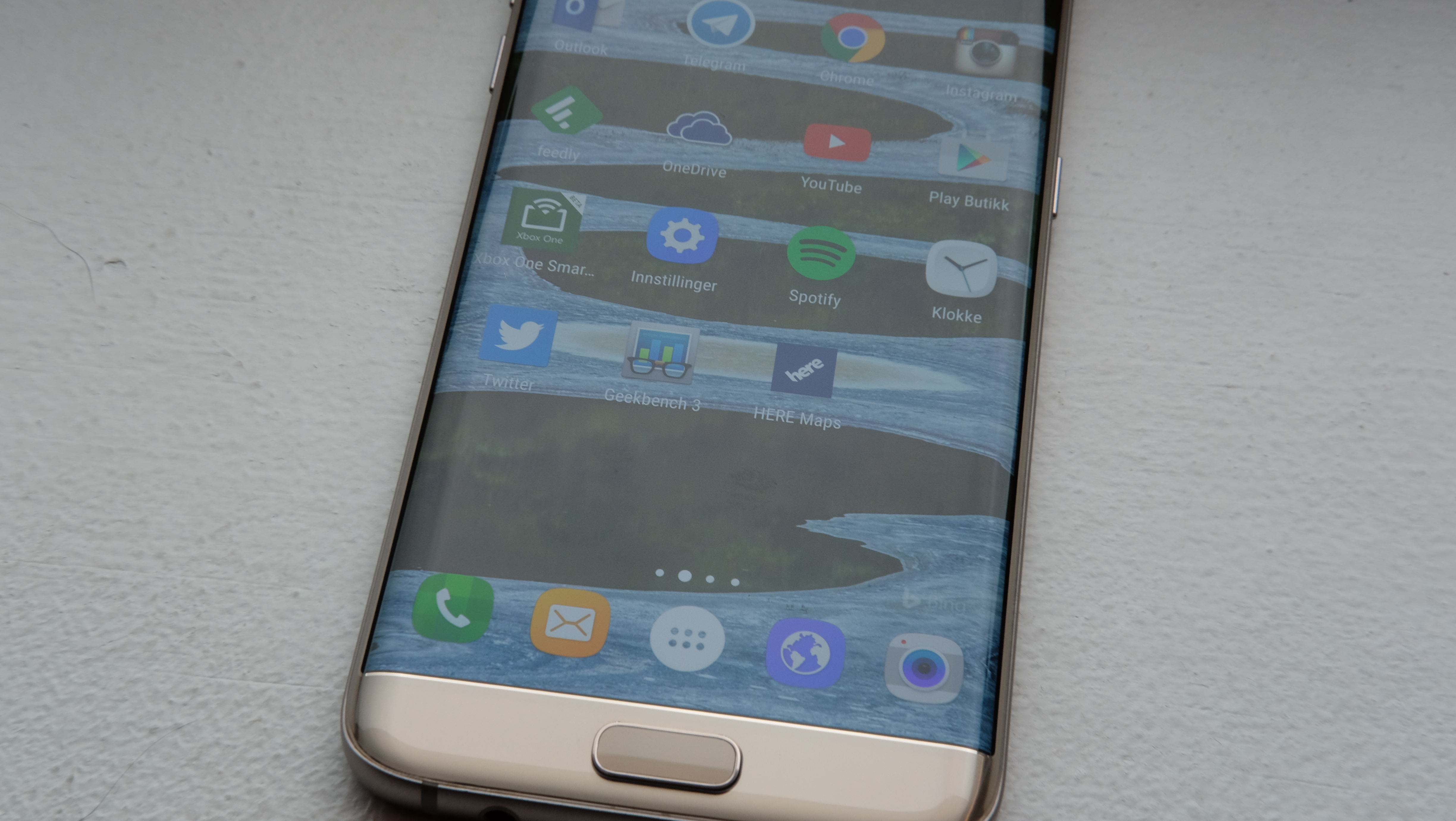 Samsung Galaxy S7 edge er en av smarttelefonene med god batteritid.