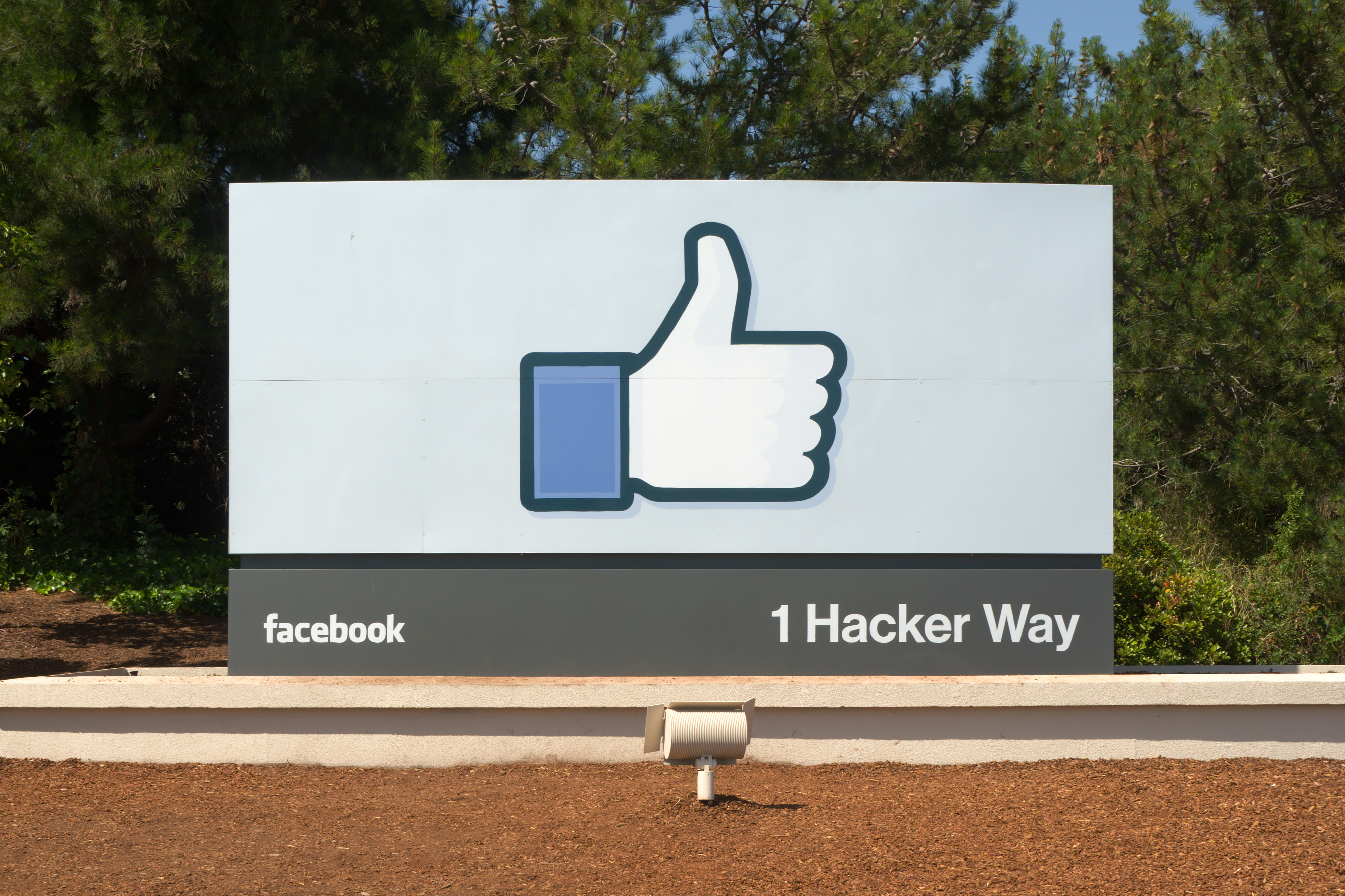 Facebook beskytter omsetningen sin og fortsetter kampen mot programvare som blokkerer annonser.