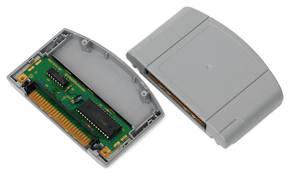 Dette er en spillkassett for Nintendo 64. En eventuell kassett for NX blir nok betydelig mindre.