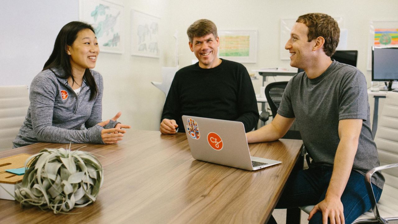 Chan Zuckerberg Initiative bygger egen teknologi divisjon og henter inn kompetanse fra Amazon.