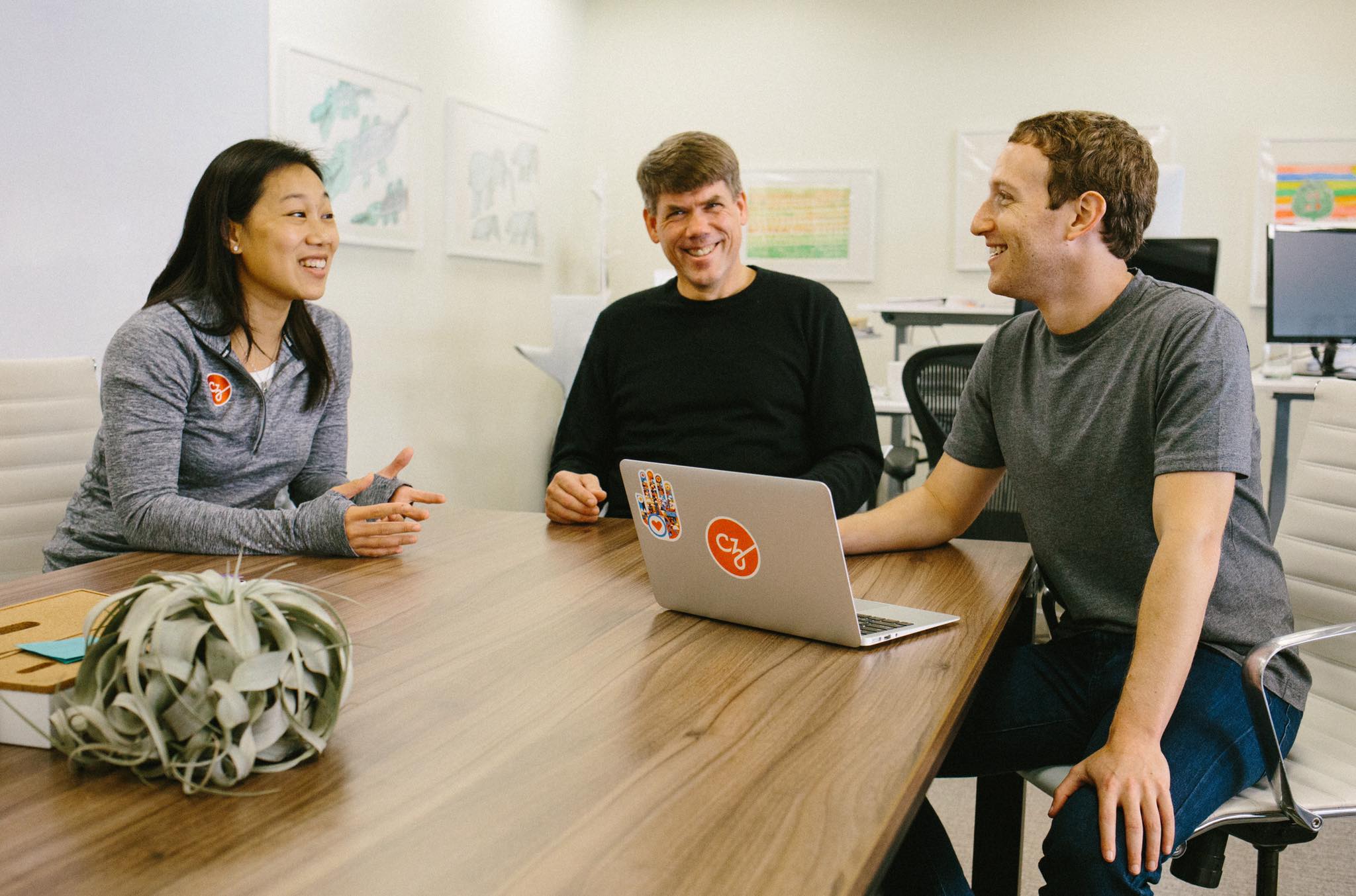Chan Zuckerberg Initiative bygger egen teknologi divisjon og henter inn kompetanse fra Amazon.