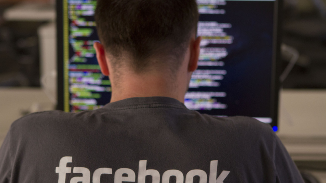 Facebook har slettet ni grupper som inneholdt lenker til piratkopiert innhold.
