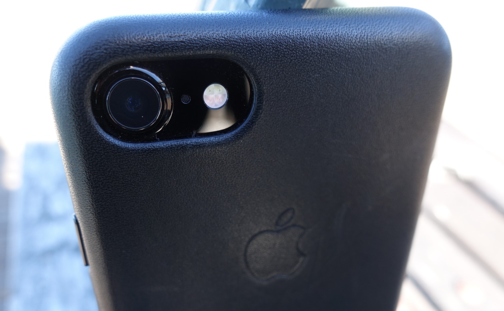 Apple snuser uten tvil på AR-teknologi, og kan komme til å lansere det på iPhone først i form av en større iOS-oppgradering av kamera-appen.