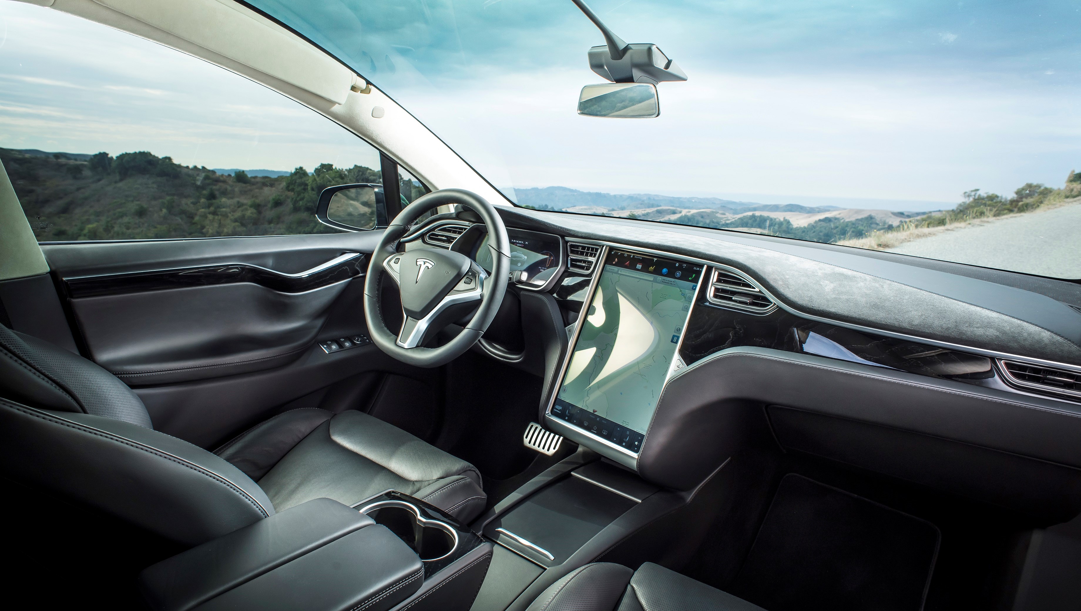 Forvent hyppige oppgraderinger og innovasjon fra Tesla.