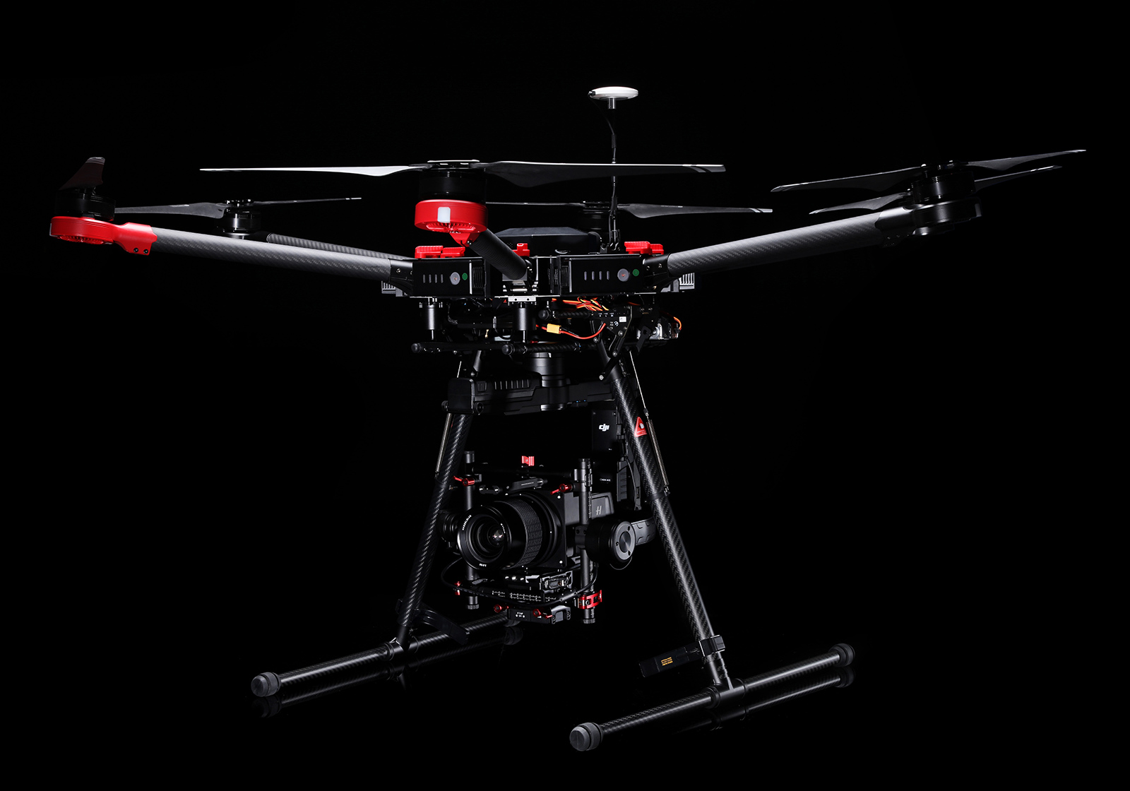 Et virkelig ikonisk selskap, Hasselblad, er visstnok eid av den kinesiske dronemakeren Dji etter at de først kjøpte aksjer vinteren 2015. Avbildet: DJI Matrice 600 med Hasselblad-kamera.