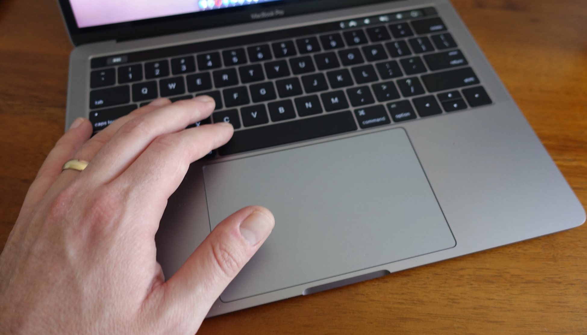 Testerne snur etter at de testet nye MacBook Pro med beta-programvare.