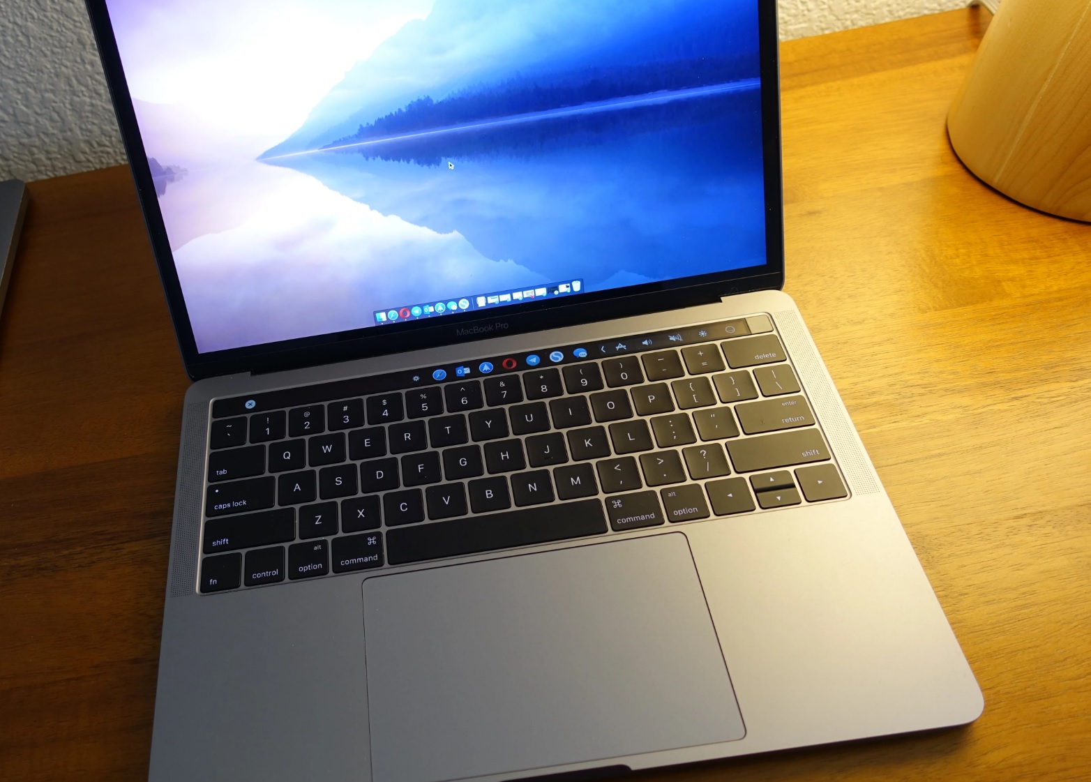 Allerede i år kan det komme mer strømeffektive MacBook-er takket være en kraftigere ARM-brikke som kan ta seg av enda flere arbeidsoppgaver.