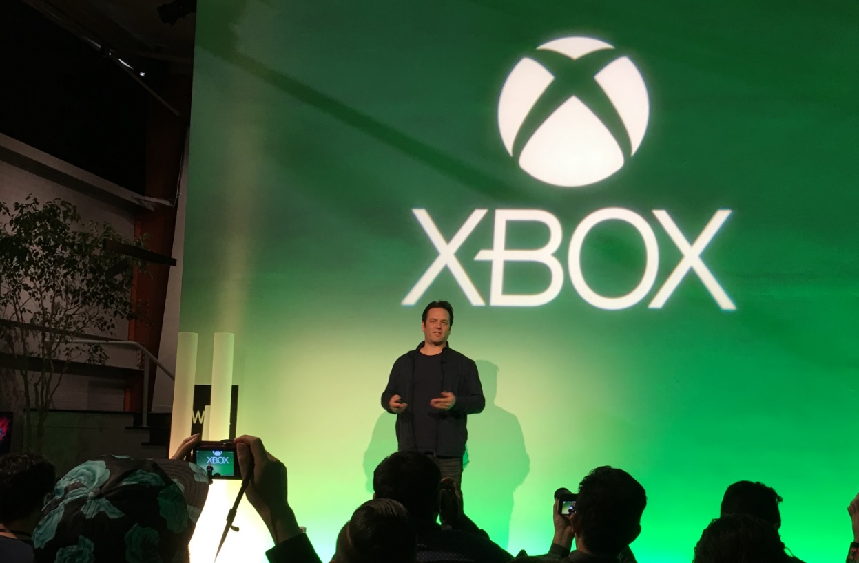 Kommer Xbox 360 til Windows 10? Døra er på gløtt. Avbildet: Phil Spencer.