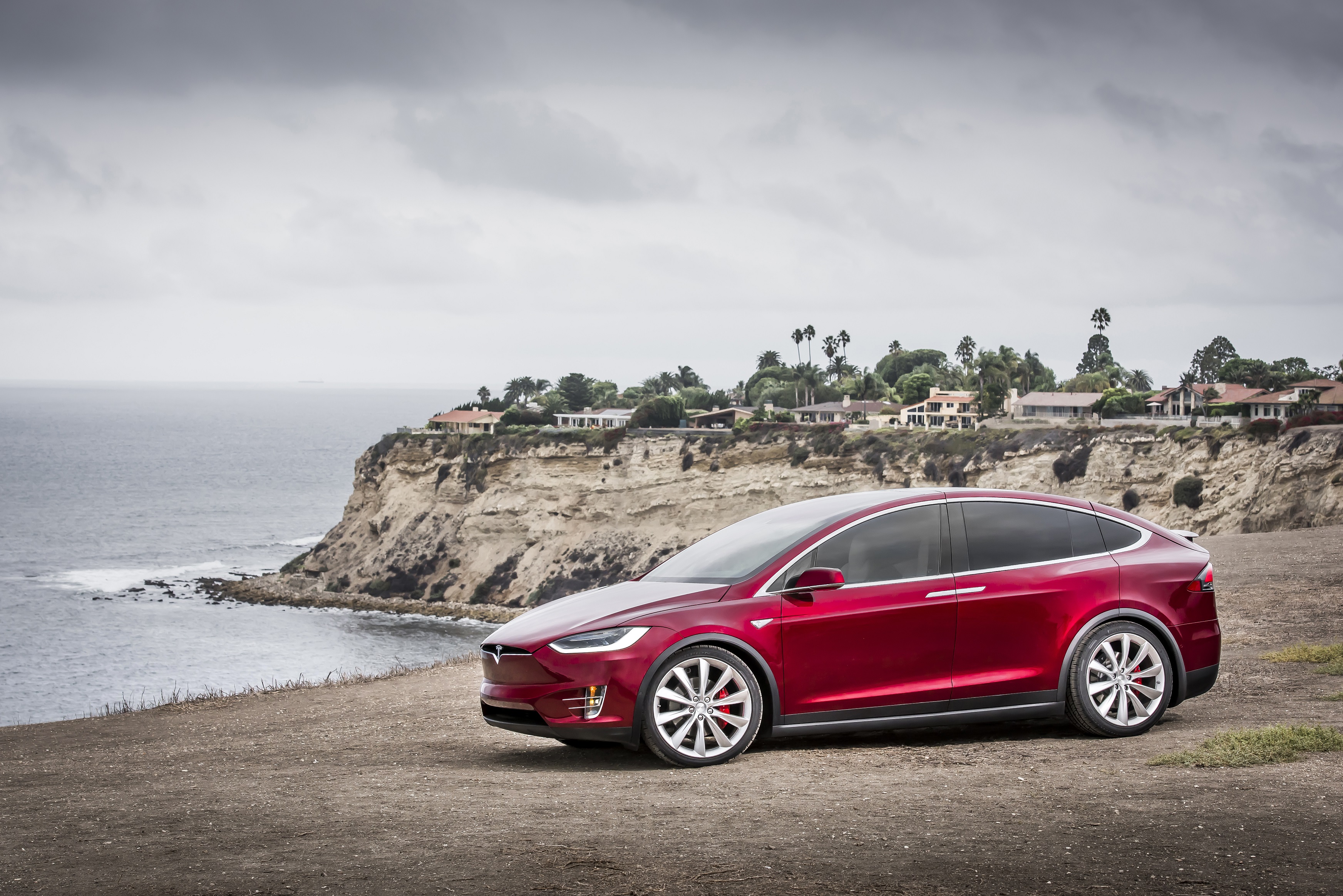 Tesla setter rekord og Model X nærmer seg Model S-tallene.
