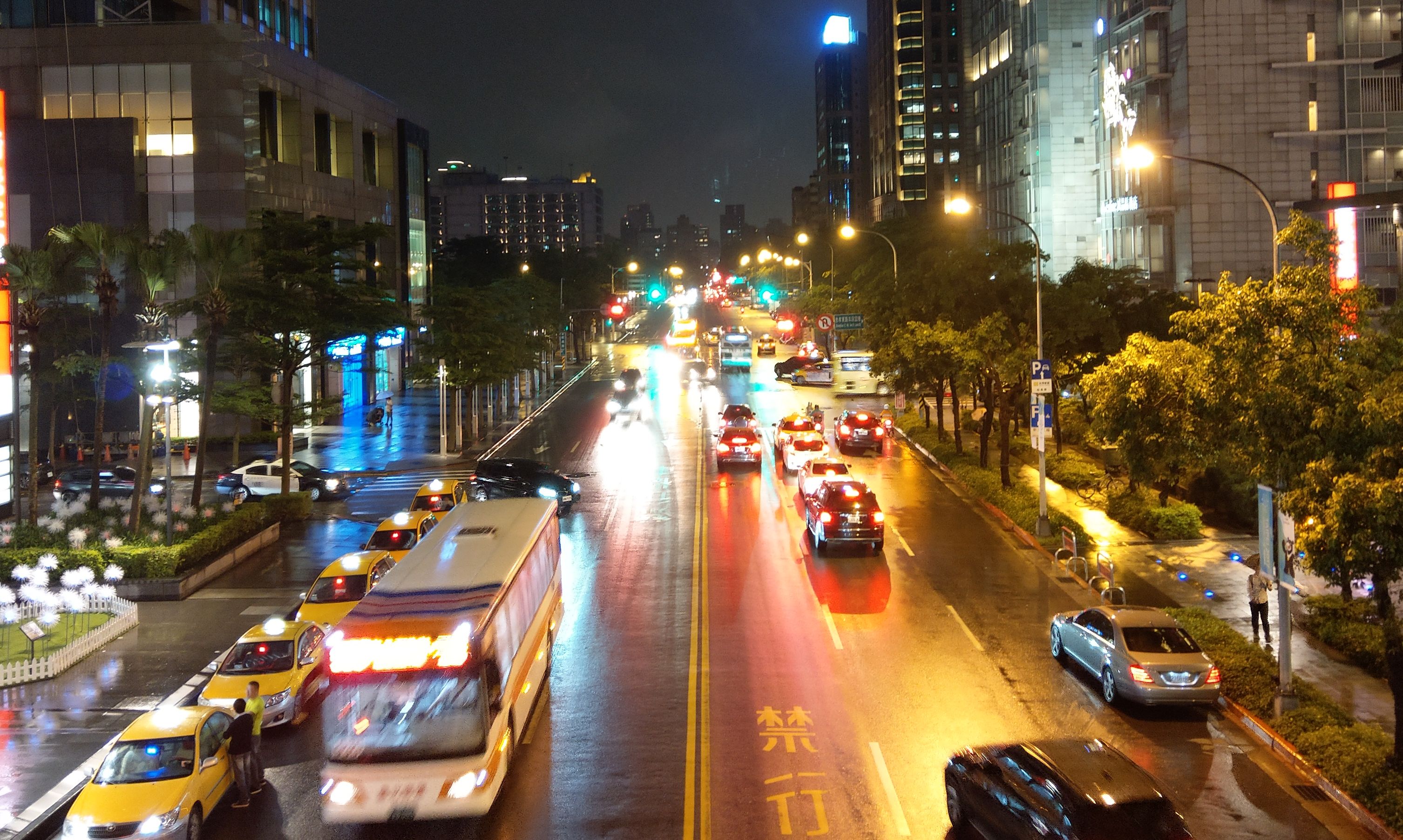 Nattbildene fra Taipei City avslører U11 kameraets egenskaper.