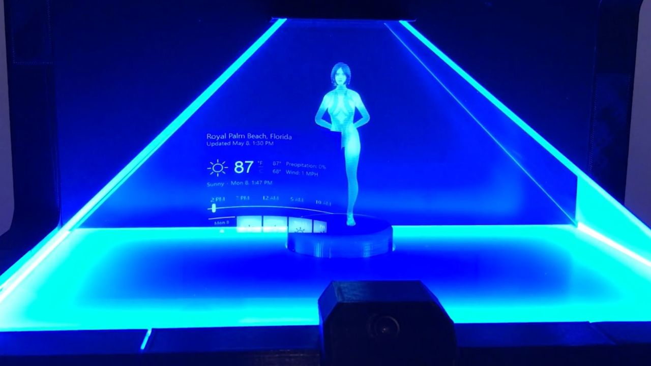 Her vises den digitale assistenten Cortana som et hologram.