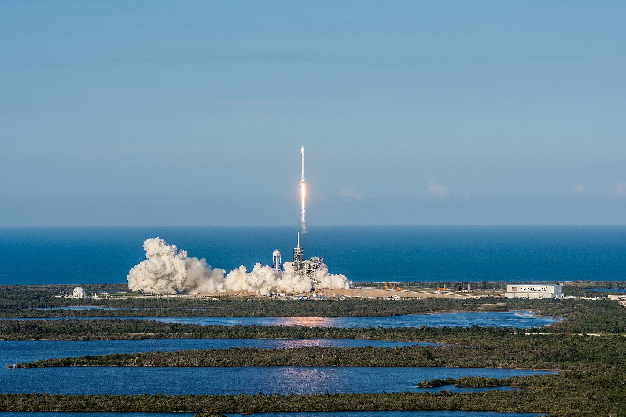Internett-satellittene til SpaceX vil tredoble antallet satellitter i bane rundt jorden.