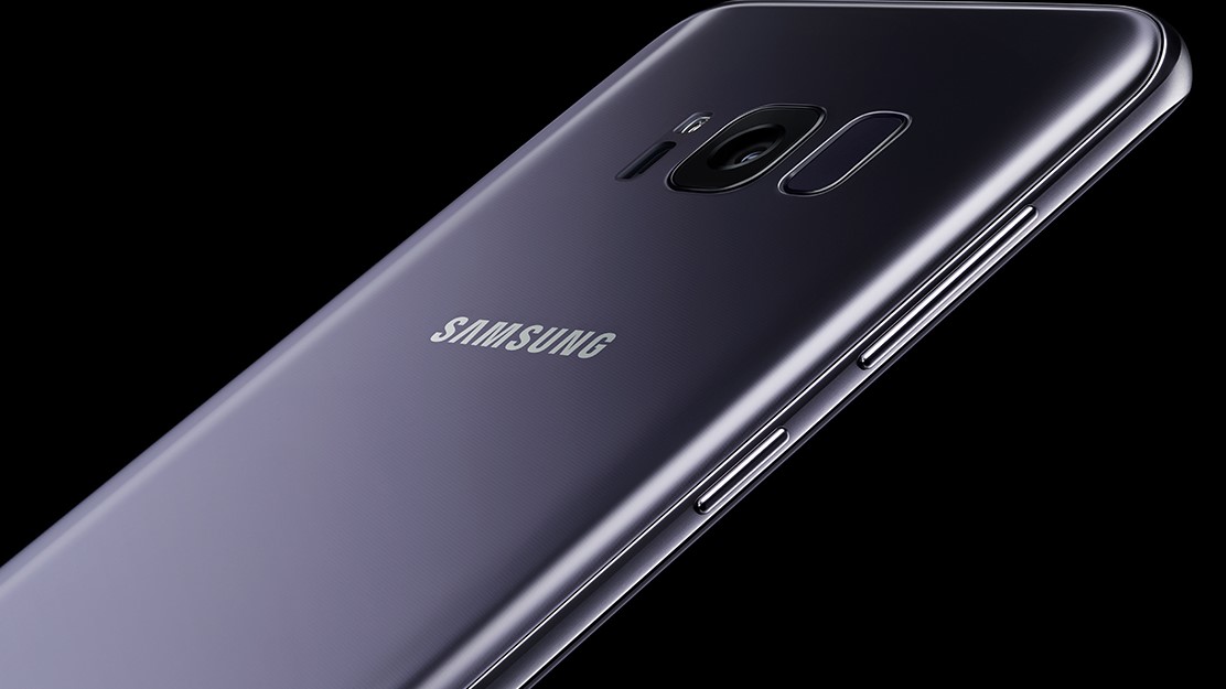 Galaxy S8 har fingersensoren på baksiden. Det er usikkert hvor den blir plassert på Note 8.