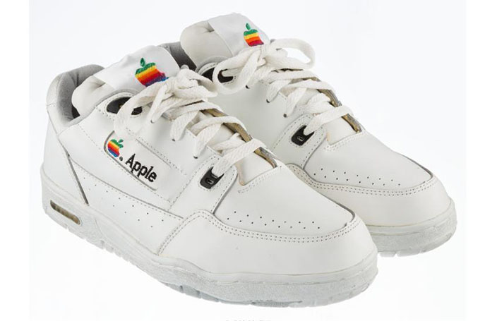 Disse skoene med Apple-logo kan bli dine for litt over 120 000 kroner.