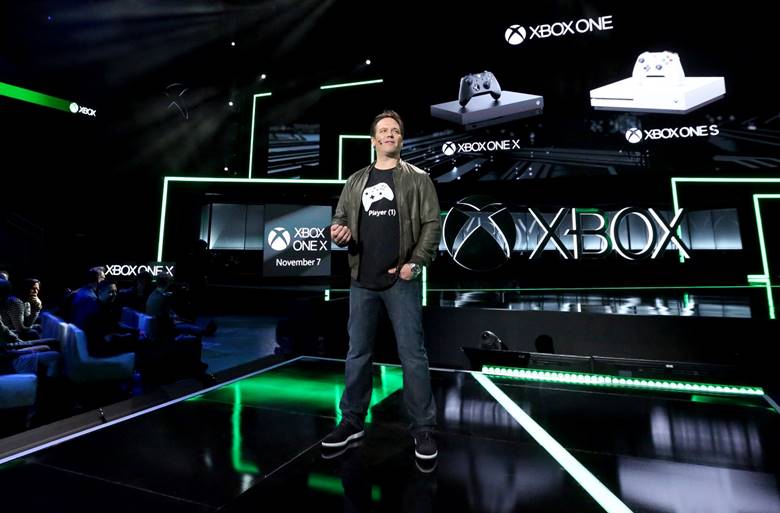 7. november lanseres Xbox One X i Norge til 4999 kroner. På scenen: Xbox-sjef Phil Spencer.