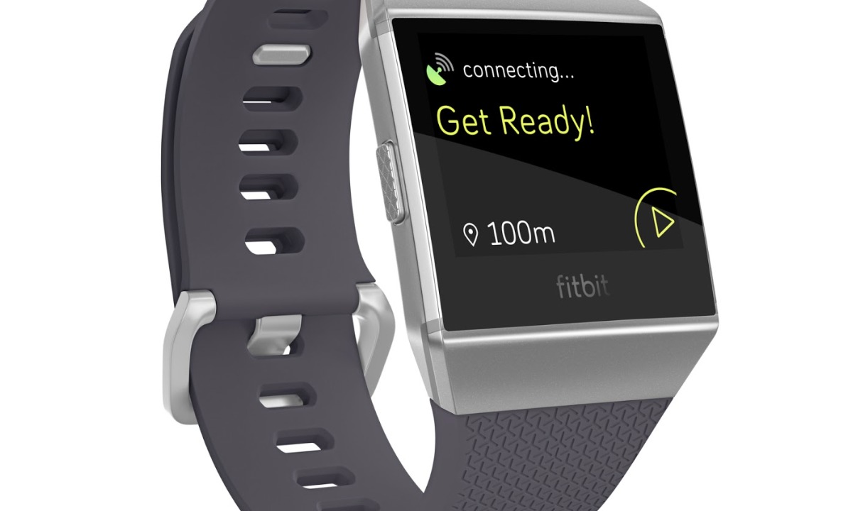 Fitbit omtaler sitt nye produkt som en smartklokke - den kan blant annet brukes til å betale.