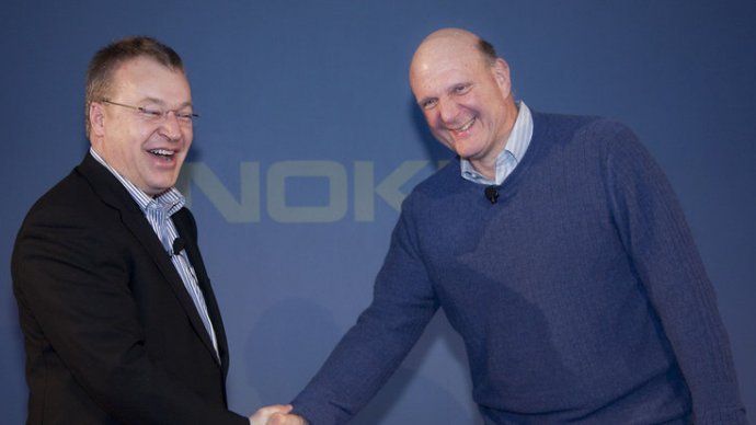 Stephen Elop og Steve Ballmer i forbindelse med oppkjøpet i 2013.