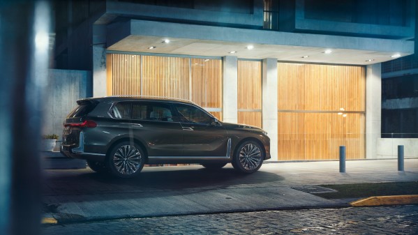 – I årene fremover vil vi lansere flere elektriske modeller, vi vil lansere volummodeller, nisjemodeller og luksuriøse modeller, noe både BMW Concept 8-serie og BMW Concept X7 iPerformance tydelig bekrefter, forklarer BMW.