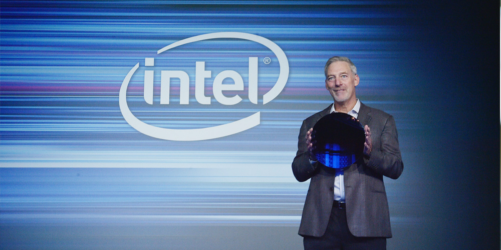 Intels Stacy Smith snakket om 10nm-prosess under arrangementet.