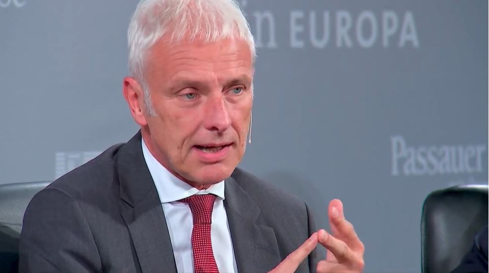 Volkswagen-sjef Matthias Müller kritiserer Tesla. Det er ikke første gang.