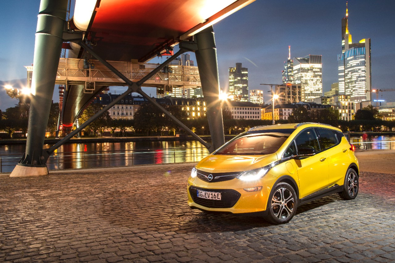 Opel og de andre elbilene kommer godt ut i ny utslippsundersøkelse.