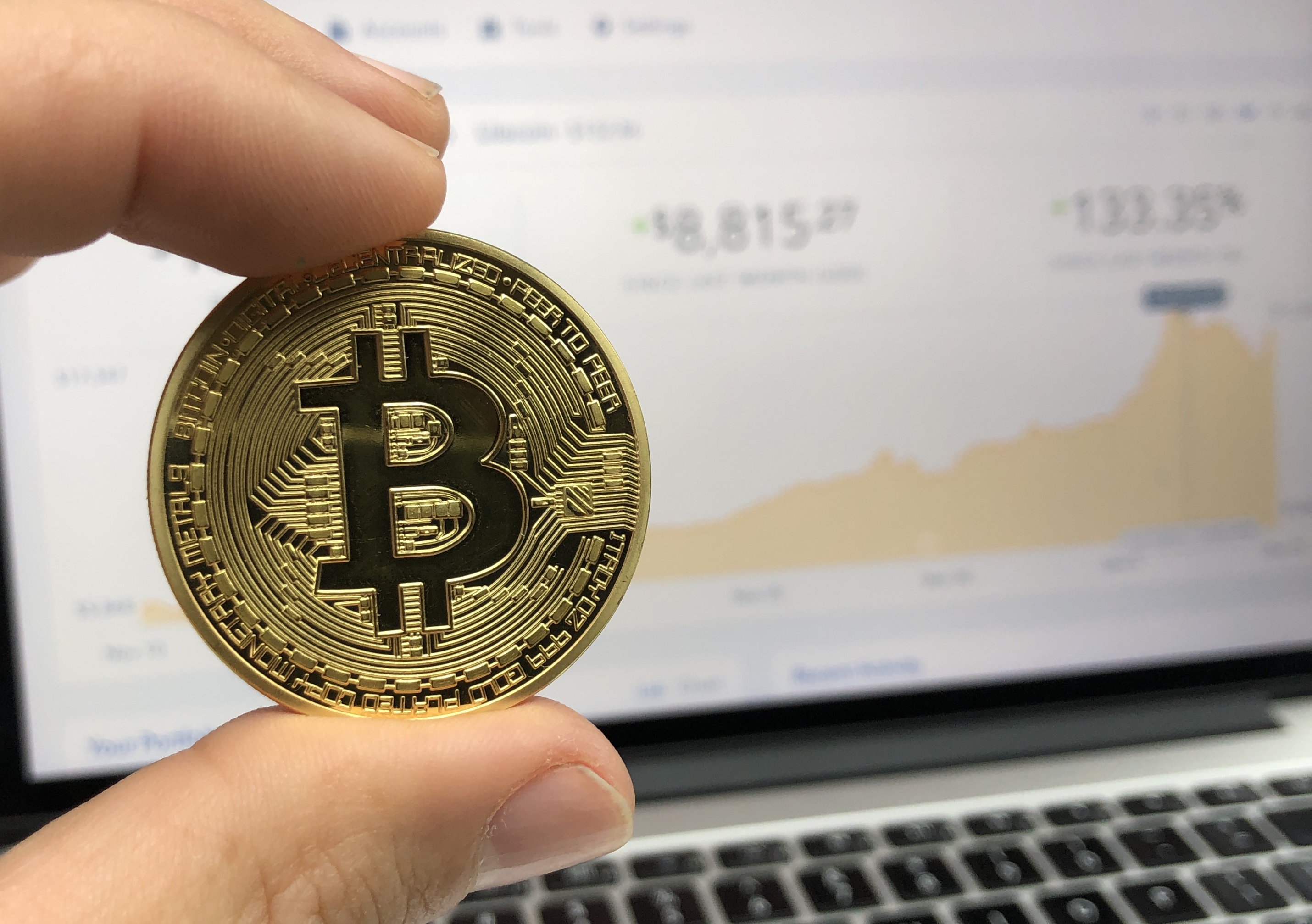 Én bitcoin er nå verdt over 15 000 dollar.